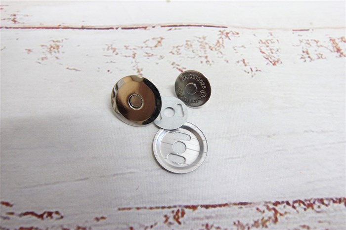 Кнопка магнитная на усиках 18 мм никель - фото 43789