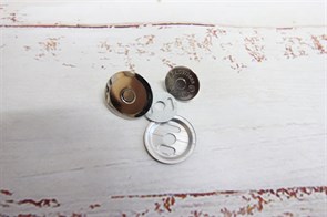Кнопка магнитная на усиках 18 мм никель